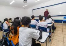 Rio convoca 1.254 professores para ampliar carga horária