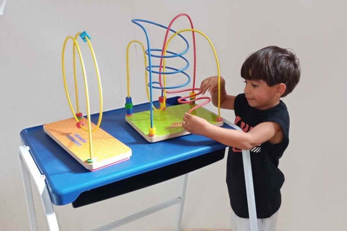Campos entrega brinquedos pedagógicos para crianças especiais | N1