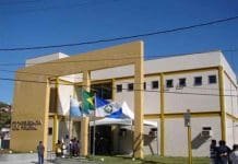 Homem é preso por tentativa de homicídio e tráfico em Arraial do Cabo