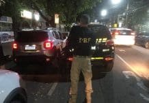 PRF recupera carro adulterado e prende motorista em Itaguaí
