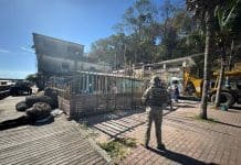 Polícia Ambiental de Itaguaí desmonta peixaria irregular na praia