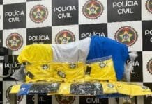 Polícia intercepta ônibus com 2 mil camisas falsas da Seleção no Sul Fluminense