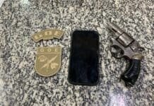 Dois são presos após roubo com arma perto de estação de BRT no Rio