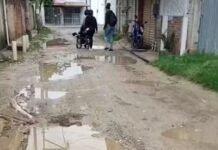 Moradores cobram obras em rua sem asfalto em Cabo Frio