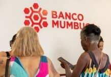 Maricá começa a entregar novos cartões da moeda Mumbuca