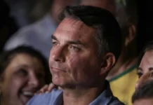 Aliado de Trump anuncia suposta chegada de Flávio Bolsonaro aos EUA