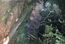 Carreta tomba e homem fica ferido na BR-393, em Barra do Piraí