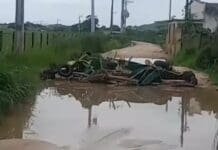 Moradores bloqueiam estrada após prejuízos causados por buracos em São Pedro