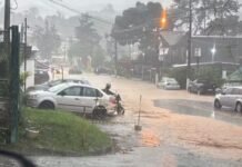 Chuva de 43 mm em uma hora provoca alagamentos em Petrópolis